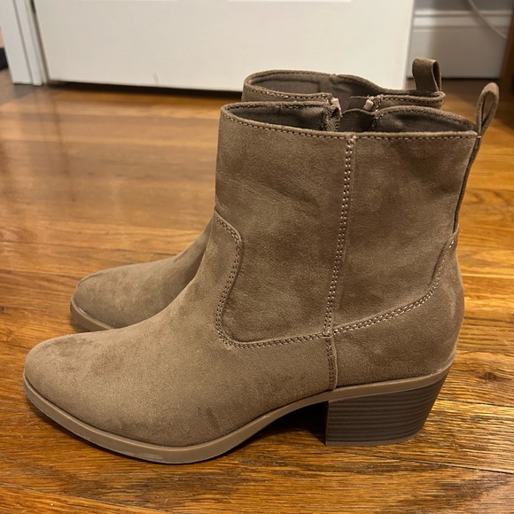 Old Navy Shoes - Old Navy Western Ankle Boots
